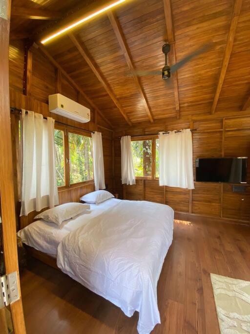 Mangifera Treehouse-Elixir Beach Farm-Jacuzzi-Cozy Villa Алибаг Екстериор снимка